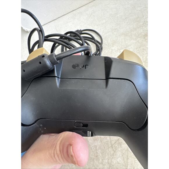 Zelda: Breath of the Wild - Hyrule Blue - Nintendo Switch Controller - Wired - Picture 8 of 9